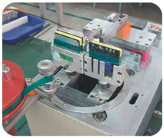 pSzCDouble-Axis Taping Machine